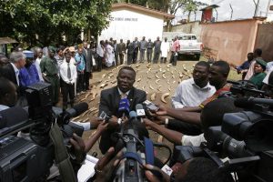 Interview du Ministre de l'Environnement du Cameroun après la confiscation de 1 tonne d'ivoire à Douala.